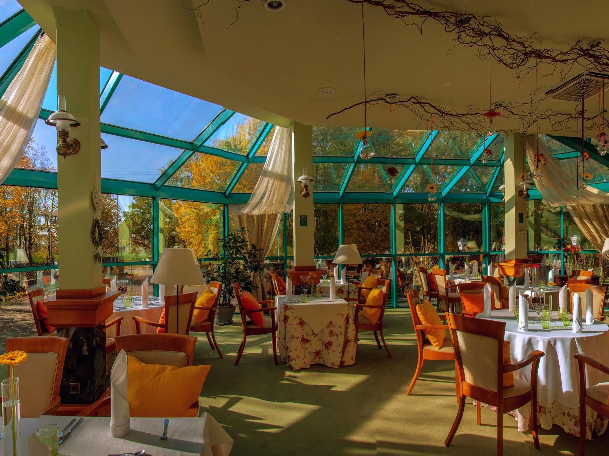 Green Hotel Komorniki  Exterior foto