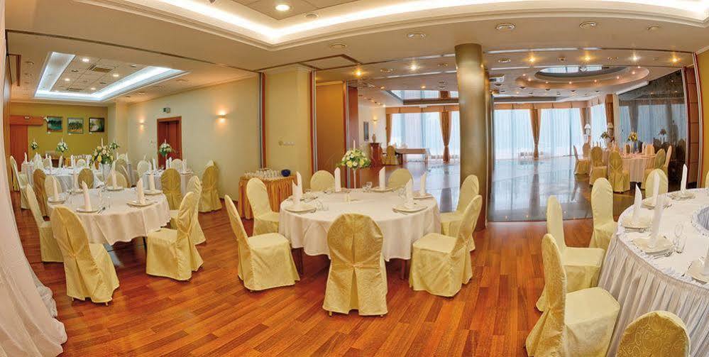 Green Hotel Komorniki  Interior foto